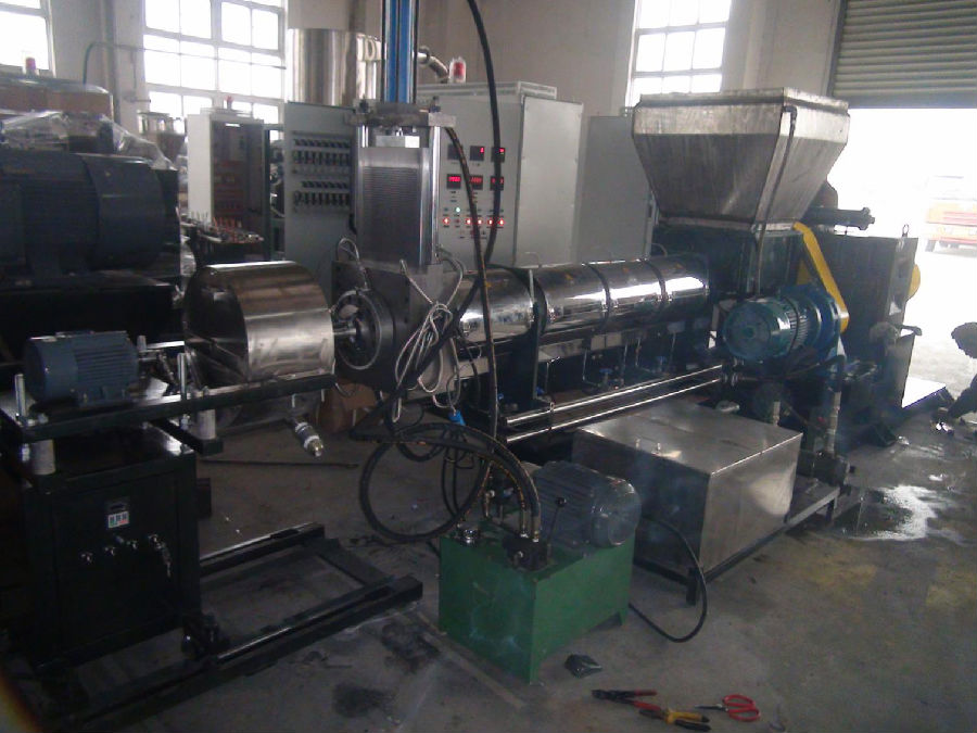 PP、PE回收料再生造粒機組（單螺桿）